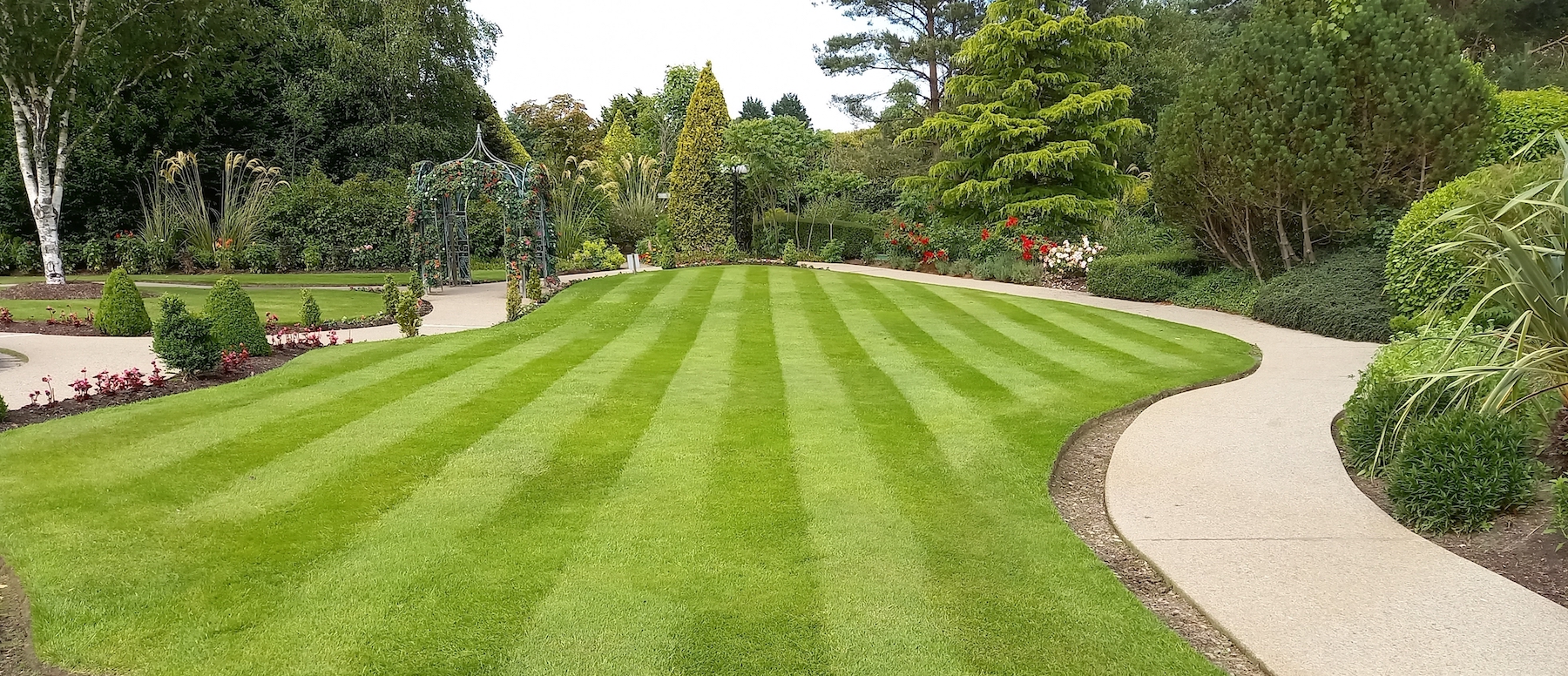 Landscaped lawn of a commercial property in Lake Winnebago